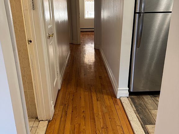 5th image of 8928 187th Pl Floor 1