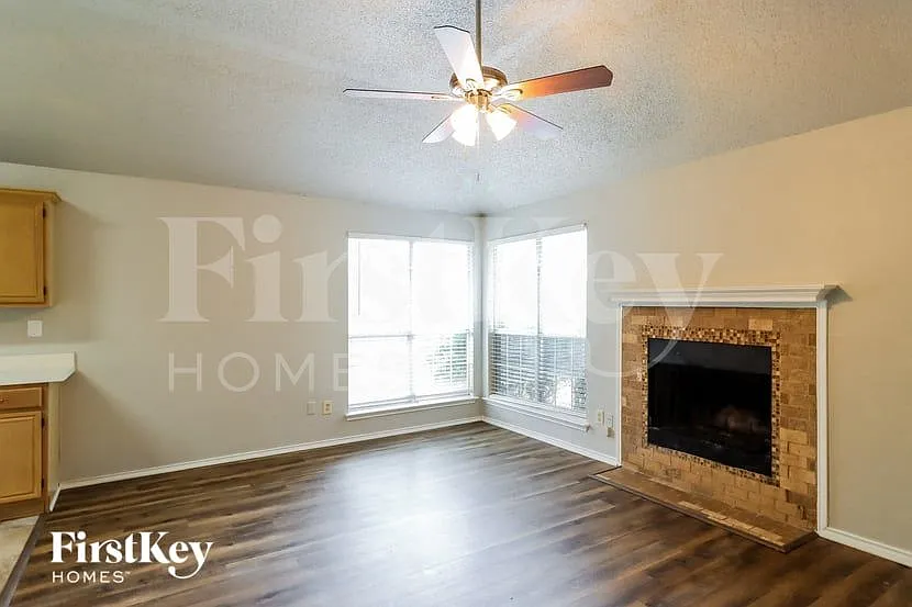 3 bed, 2.0 bath, 1536 sqft, $2,005 — Photo 4