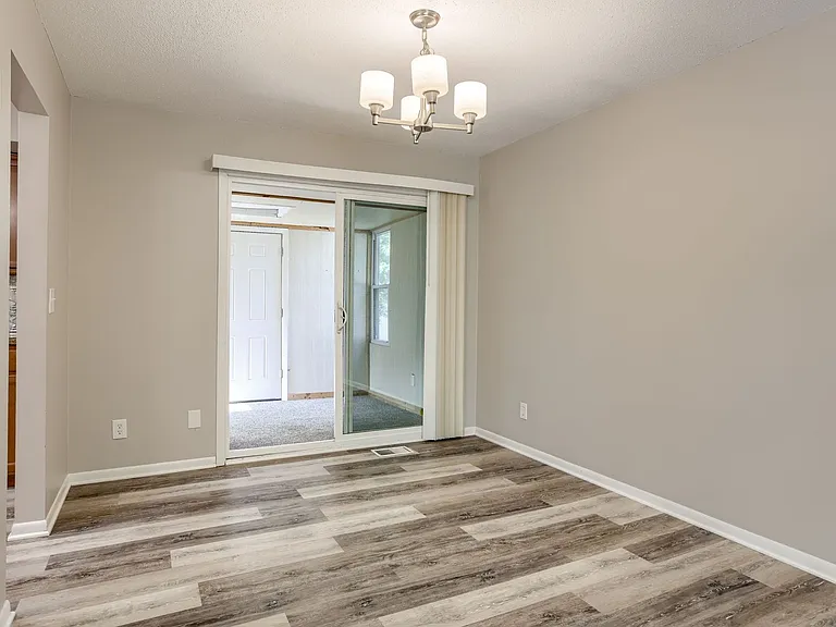 11705 Meredith Ave — Photo 11