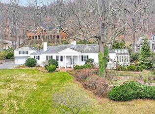 2402 Woodcliff Rd SE, Roanoke, VA 24014