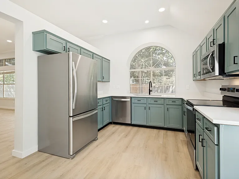 2112 Carriage Hl — Photo 7