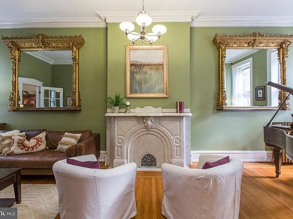 4th image of 1121 Marlborough St