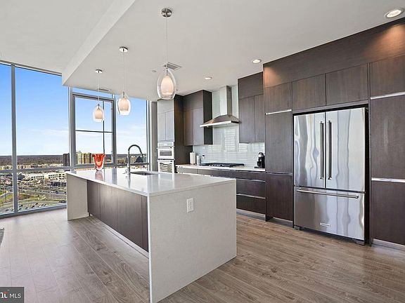 5th image of 930 Rose Ave #Penthouse 2102