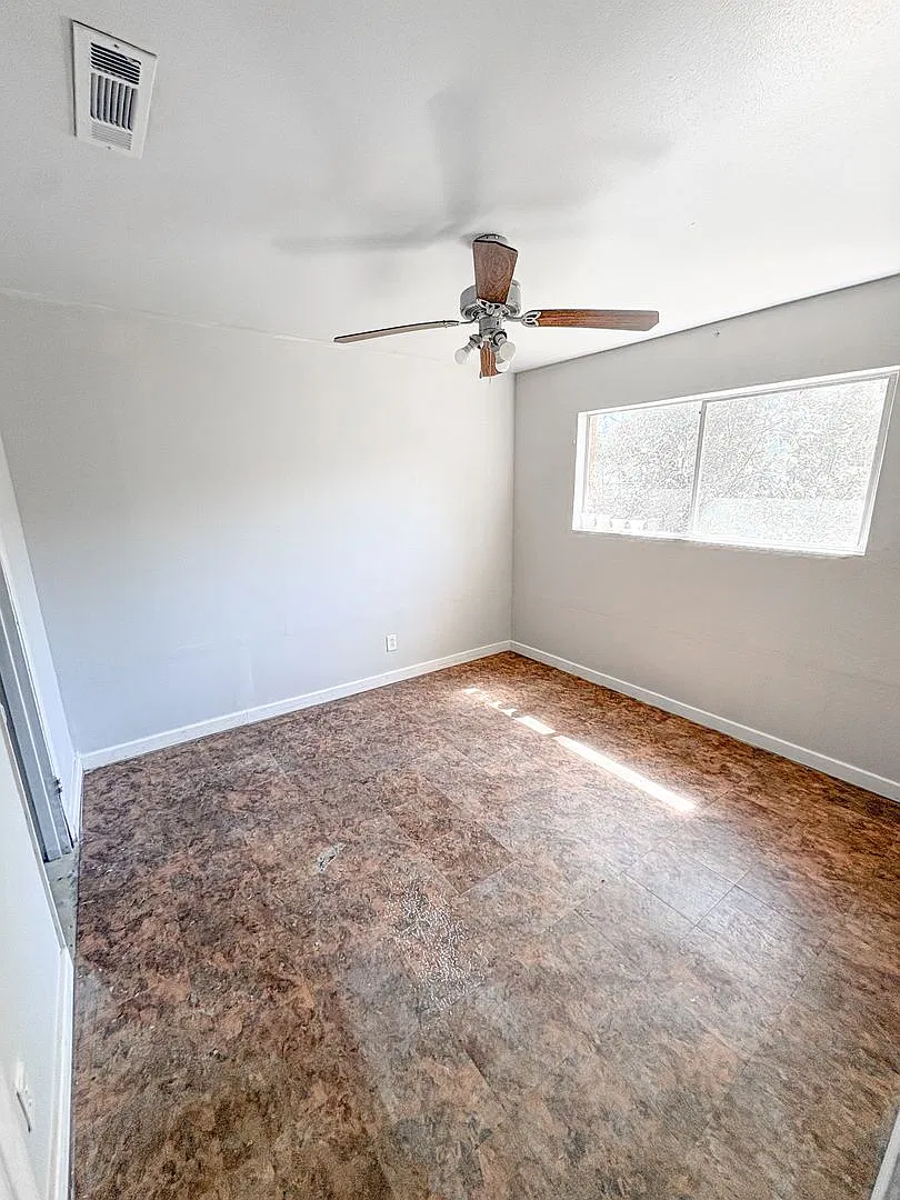 3bed 1bath House — Photo 3