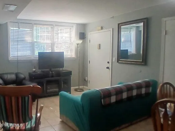 124 College Dr #124, Edison, NJ 08817
