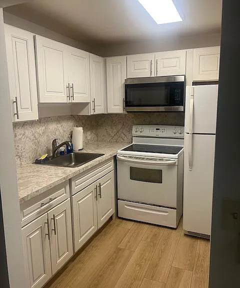 90 Mansfield Dr #C — Photo 1