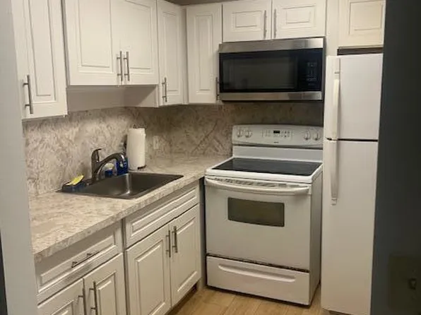 90 Mansfield Dr, Boca Raton, FL 33434