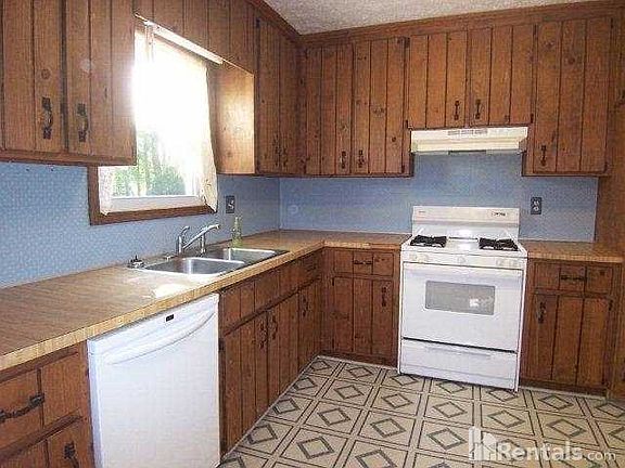 5th image of 1885 Poinsetta Dr