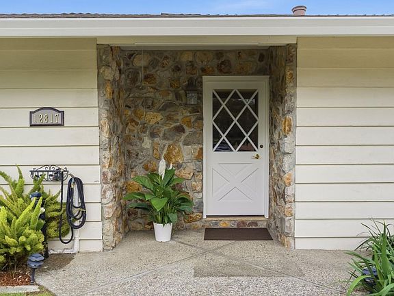 2nd image of 12817 Saratoga Glen Ct