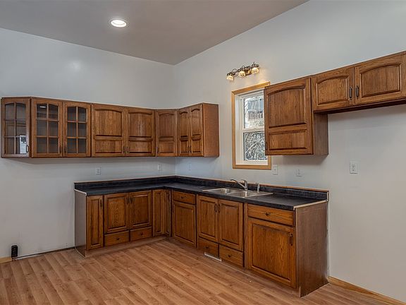4th image of 415 Tower St