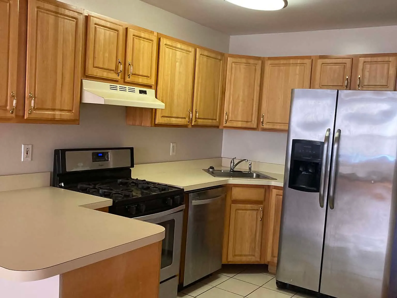 3 bed, 1300 sqft, $2,600 — Photo 2