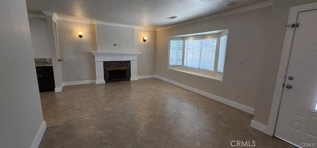 3 bed, 1232 sqft, $3,500 — Photo 2