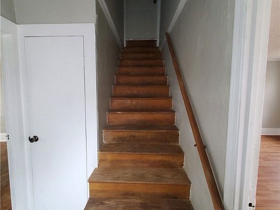 4th image of 868 W Orange St