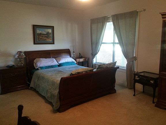 5th image of 102 Carson St