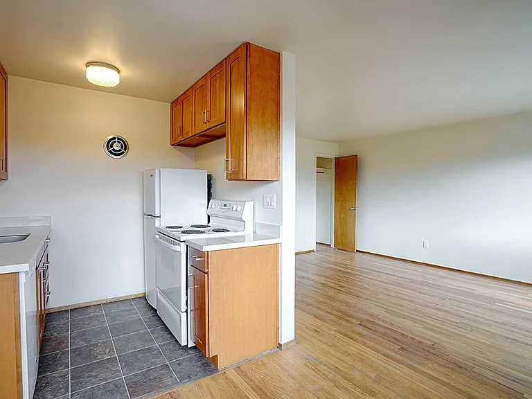 Dolores Manor Apartments — Photo 14