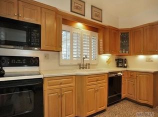 135 Stewart Ave, Garden City, NY 11530