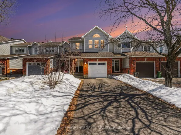 52 Blackdome Cres, Ottawa, ON K2T 1A9