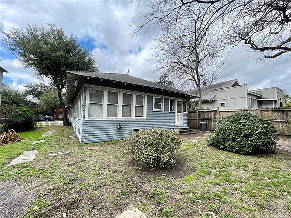 4th image of 4413 Roseland St #A