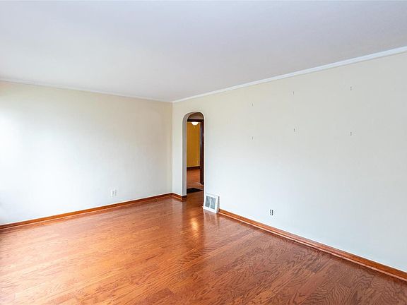 3rd image of 5266 Parker Ave