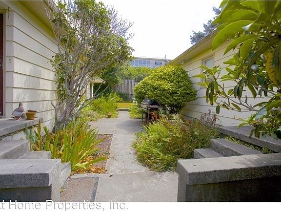 5th image of 4422 SW Beach Ave APT 4