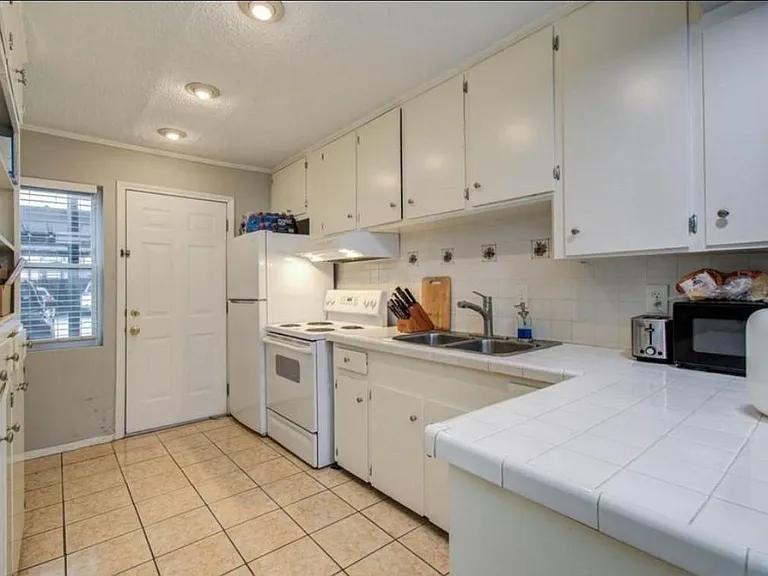 11609 Chimney Rock Rd #B — Photo 1