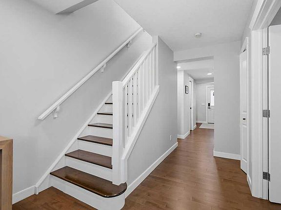 5th image of 87 W Couture Cres SW