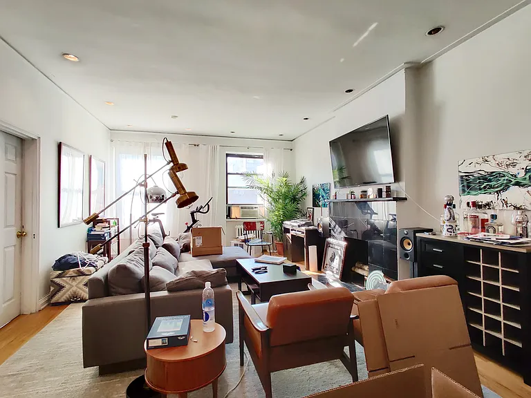 176 2nd Ave #4R — Photo 3