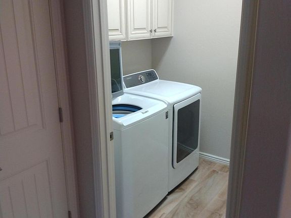 5th image of 932 S Olympic Dr