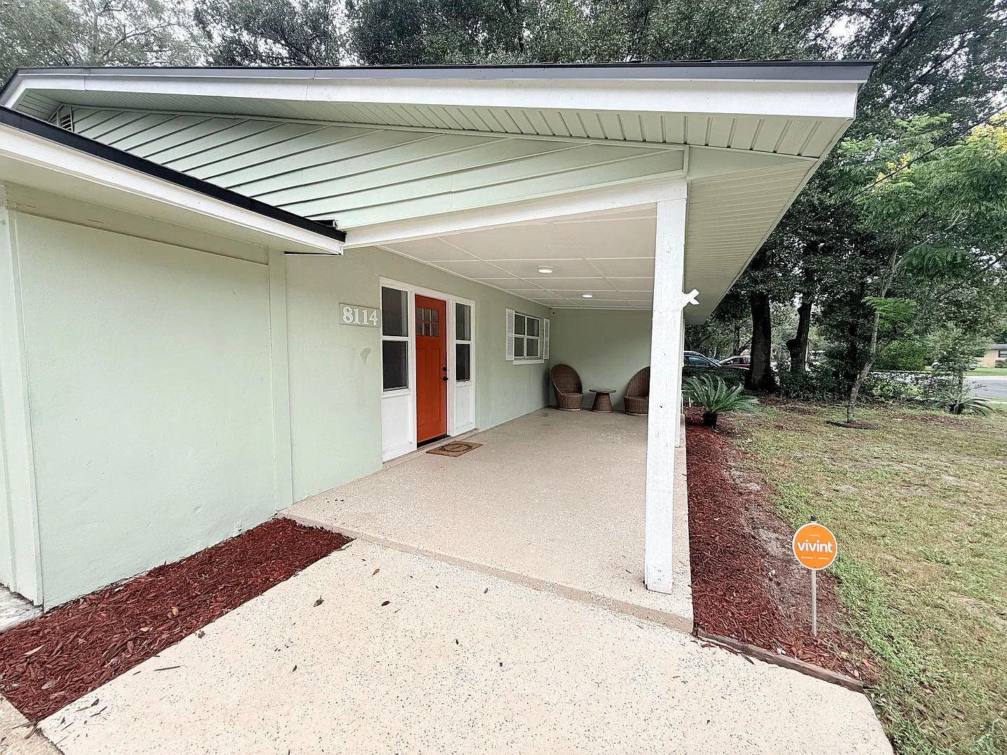 Beautifully Renovated 3-Bedroom Home with Huge Yard & Detached Workshop — Photo 2