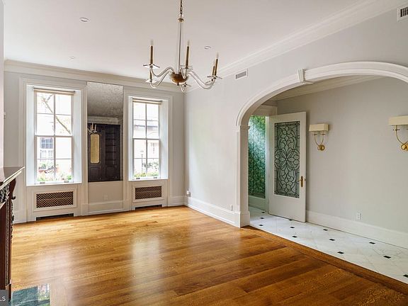 4th image of 1809 Delancey Pl