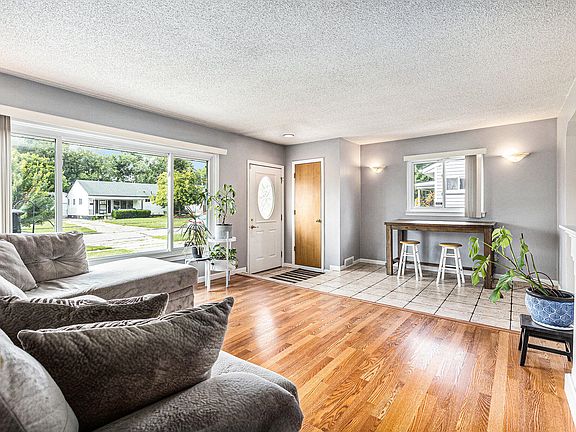4th image of 1241 Shirley Dr