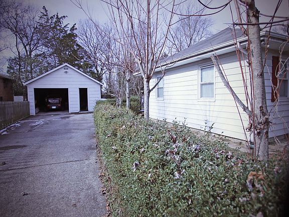 5th image of 823 Bixler Ave