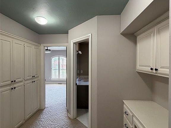 3rd image of 704 Colony Dr