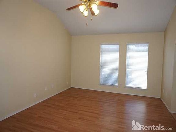 2nd image of 852 Meadowlark Dr