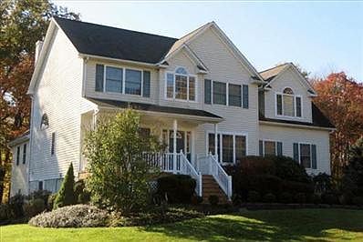 1st image of 1 Hollyberry Dr