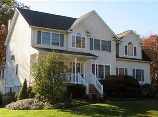 1 Hollyberry Dr, Hopewell Junction, NY 12533