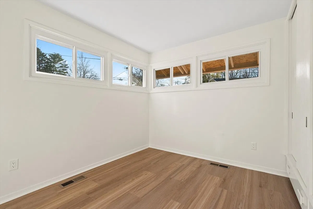 10116 Parkwood Terrace — Photo 4