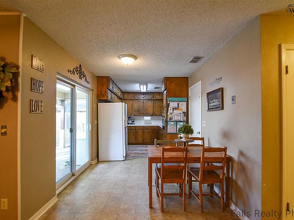5th image of 976 Cheryl Dr