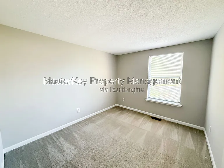 704 E Dynasty Dr — Photo 9