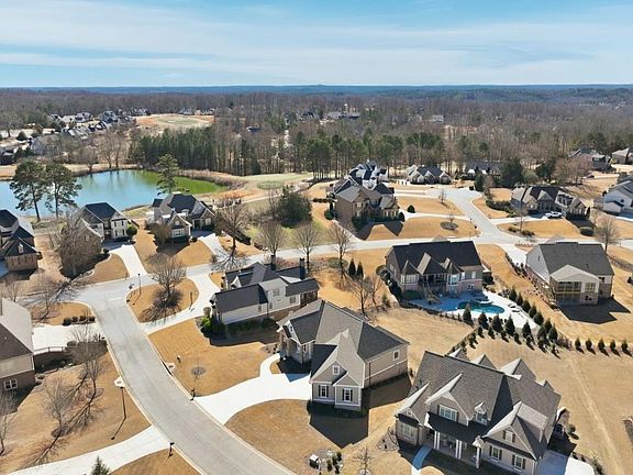 5th image of 33 Baker Pond Ct