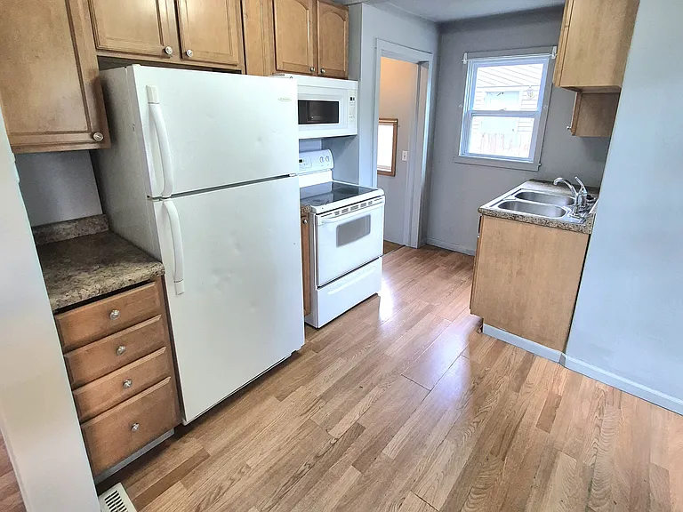 611 5th Ave NE — Photo 3