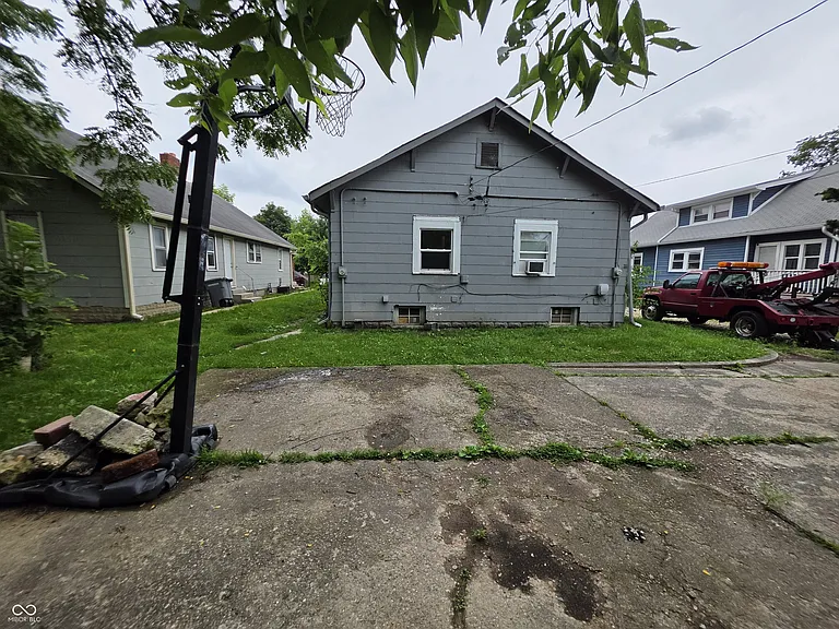 833 N Gladstone Ave — Photo 11
