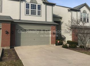 922 Kings Canyon Dr, Streamwood, IL 60107