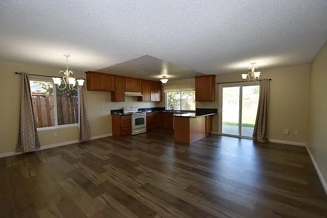 3 bed, 1415 sqft, $2,600 — Photo 1