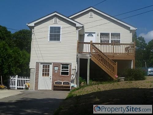 3rd image of 9 Foxhill Pl