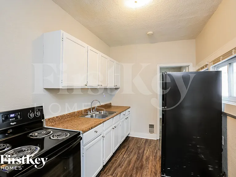 2447 Norton Ave — Photo 7