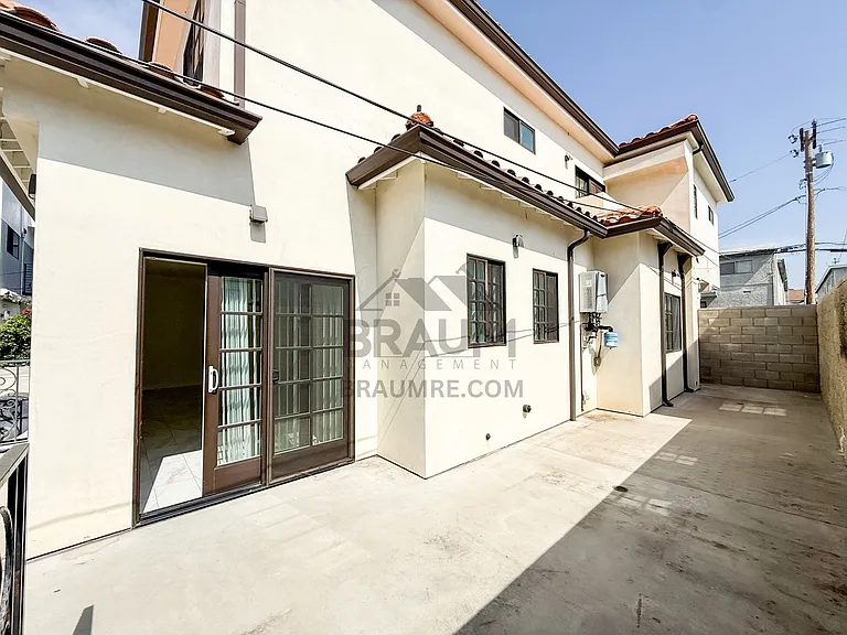 1423 Franklin St — Photo 8