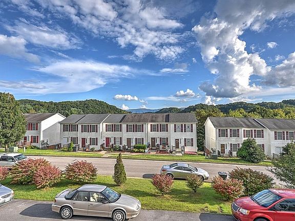 3rd image of 45 Tulip Grove Cir APT 4