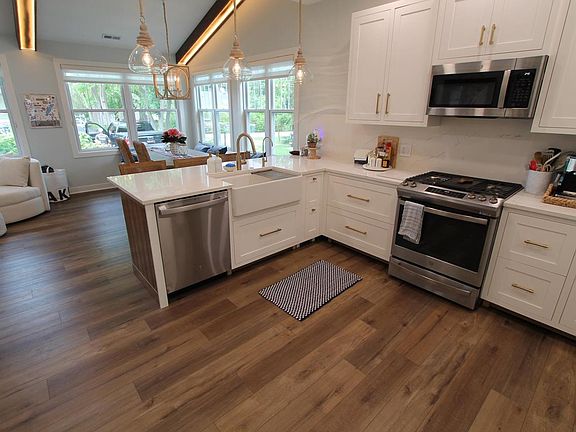 2nd image of 609 Valerie LANE