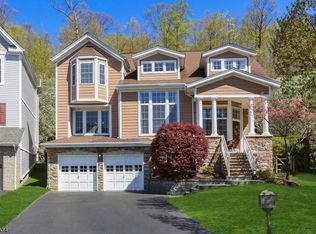 19 Winding Rdg, Oakland, NJ 07436